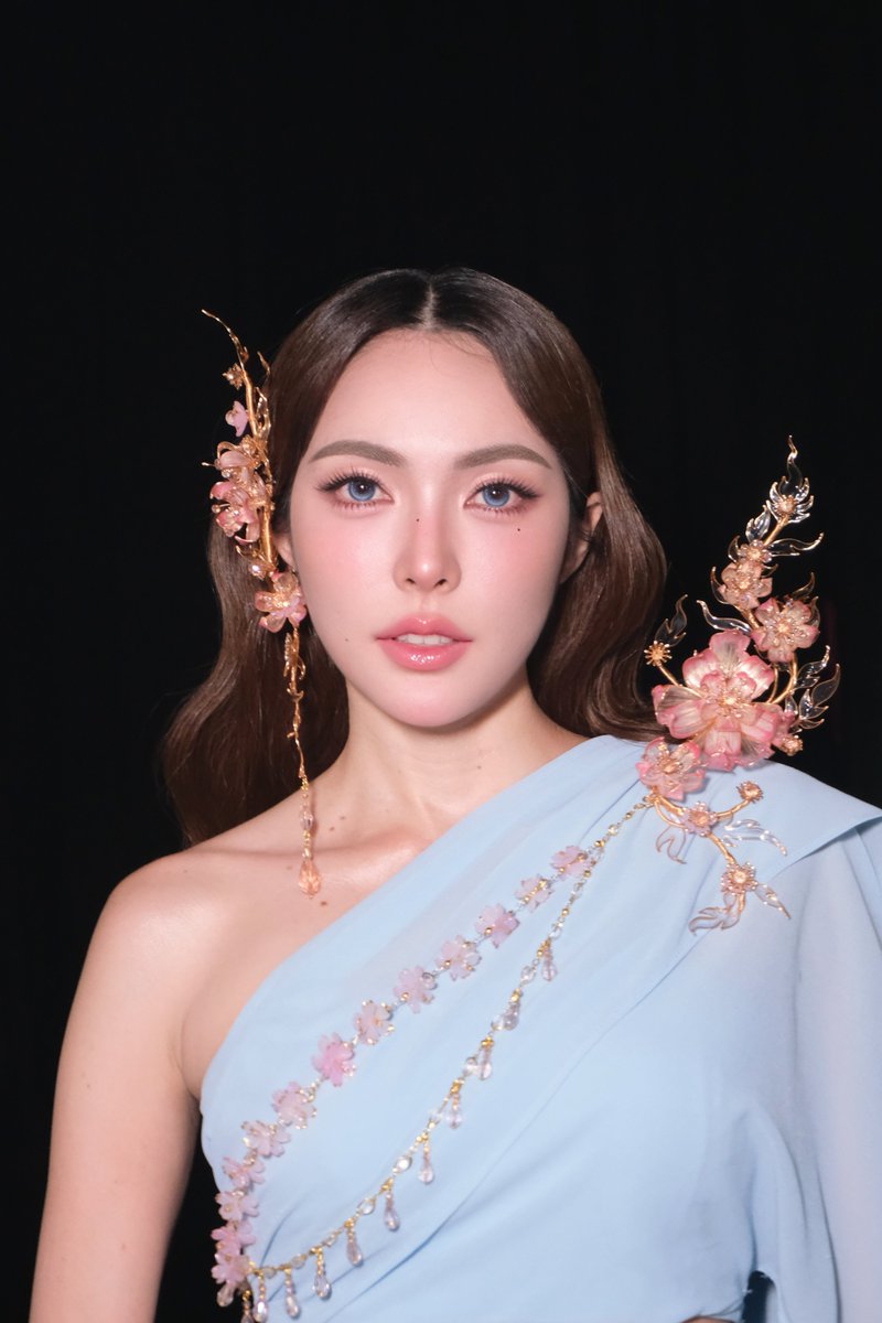 PondChirapas's tweet photo. In detail 
🐰
Backstage snap 
#Charlotte1stFanMeetInBKK https://t.co/Un7UtEAFJq