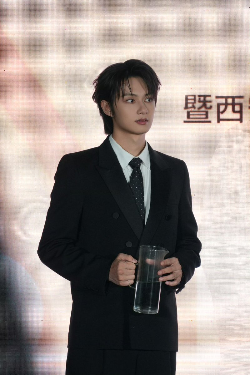 shuuLime's tweet photo. 어제보다 좀 컸음ㅜ 멋있음
#JUN #준 #준휘 #문준휘 #文俊辉 https://t.co/88hV4waKFe