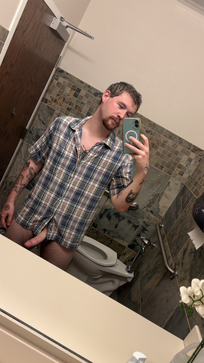 PiercedBum's tweet photo. snuck out of a work meeting to play with my dick for yall😳

#nsfw #bwc #dickpic #porn #masturbation https://t.co/CCl27GJtZ4