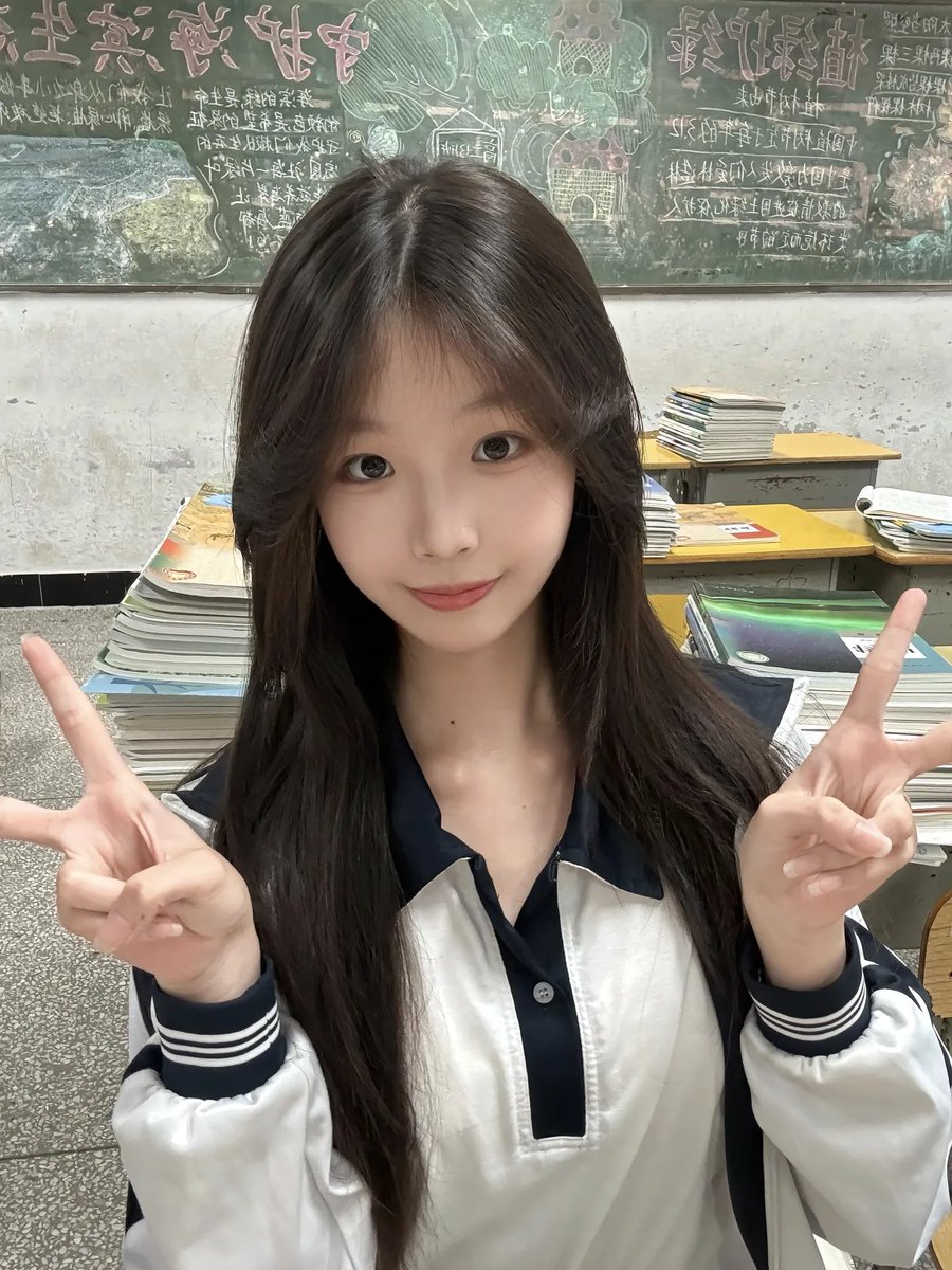Olena1565207's tweet photo. 开始上供哦！！  
有人想锐评一下我自己17岁的福吗？  
赶紧看，我要删了 https://t.co/fq8Buipq9C
