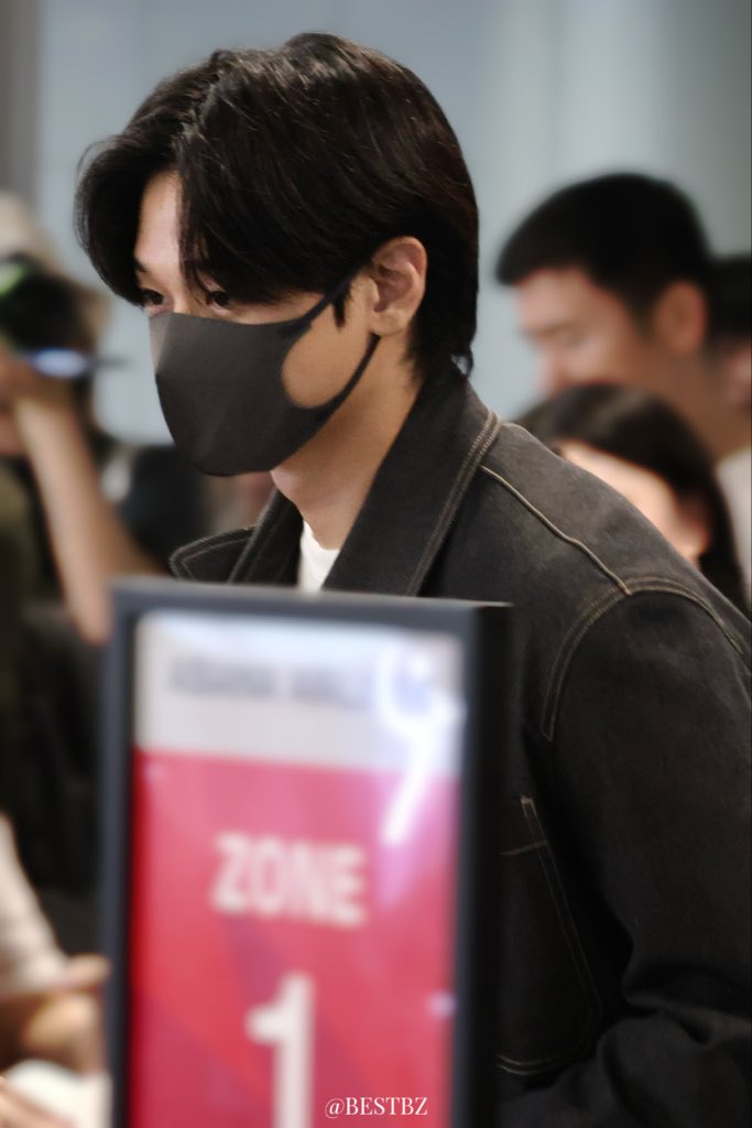 dailyljy's tweet photo. juyeon at gimpo airport coming back from his 1st fanmeeting tour 'youth, by juyeon' in beijing 📸
 
#JUYEON #주연 #더보이즈 https://t.co/w1TVKSZIky