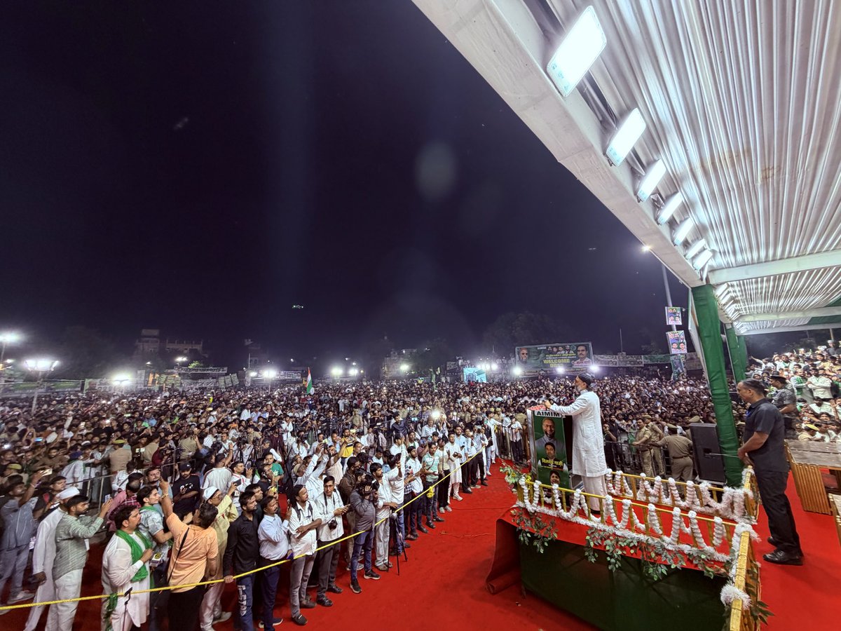imshaukatali's tweet photo. कानपुर की सरज़मीं बाबूपुरवा के बागही ईदगाह मैदान में आयोजित विशाल जनसभा को बैरिस्टर @asadowaisi साहब ने संबोधित किया।

जनसभा में बड़ी संख्या में लोगों की मौजूदगी रही। आगामी विधानसभा चुनाव 2027 को लेकर कार्यकर्ताओं और समर्थकों में जोश और उत्साह देखने को मिला।

कानपुर से उठी आवाज़ अब और बुलंद होगी, हक़ की बात होगी, इंसाफ़ की बात होगी और लोकतांत्रिक अधिकारों की बात होगी।
अब वक्त है अपने हक़ के लिए एकजुट होने का। आइए, साथ जुड़ें, अपनी आवाज़ को मजबूत करें और लोकतंत्र में अपनी भागीदारी सुनिश्चित करें।
2027 के मिशन के लिए तैयार हो जाइए—क़दम से क़दम मिलाइए और इस लोकतांत्रिक सफ़र का हिस्सा बनिए।

मिशन उत्तर प्रदेश 2027 🪁🪁🪁 

#AIMIM #AsaduddinOwaisi #ShaukatAli #AIMIMUttarPradesh #Kanpur