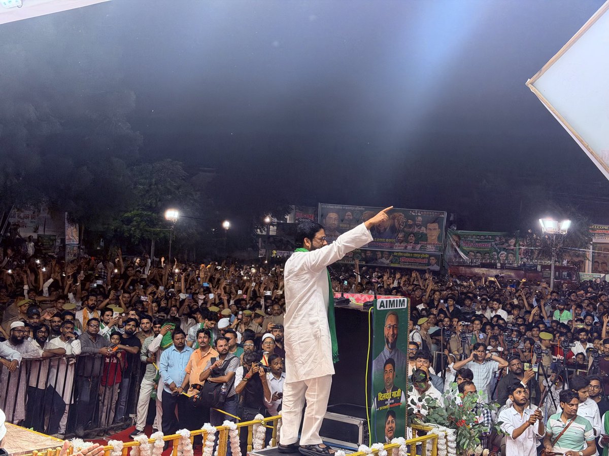 imshaukatali's tweet photo. कानपुर की सरज़मीं बाबूपुरवा के बागही ईदगाह मैदान में आयोजित विशाल जनसभा को बैरिस्टर @asadowaisi साहब ने संबोधित किया।

जनसभा में बड़ी संख्या में लोगों की मौजूदगी रही। आगामी विधानसभा चुनाव 2027 को लेकर कार्यकर्ताओं और समर्थकों में जोश और उत्साह देखने को मिला।

कानपुर से उठी आवाज़ अब और बुलंद होगी, हक़ की बात होगी, इंसाफ़ की बात होगी और लोकतांत्रिक अधिकारों की बात होगी।
अब वक्त है अपने हक़ के लिए एकजुट होने का। आइए, साथ जुड़ें, अपनी आवाज़ को मजबूत करें और लोकतंत्र में अपनी भागीदारी सुनिश्चित करें।
2027 के मिशन के लिए तैयार हो जाइए—क़दम से क़दम मिलाइए और इस लोकतांत्रिक सफ़र का हिस्सा बनिए।

मिशन उत्तर प्रदेश 2027 🪁🪁🪁 

#AIMIM #AsaduddinOwaisi #ShaukatAli #AIMIMUttarPradesh #Kanpur