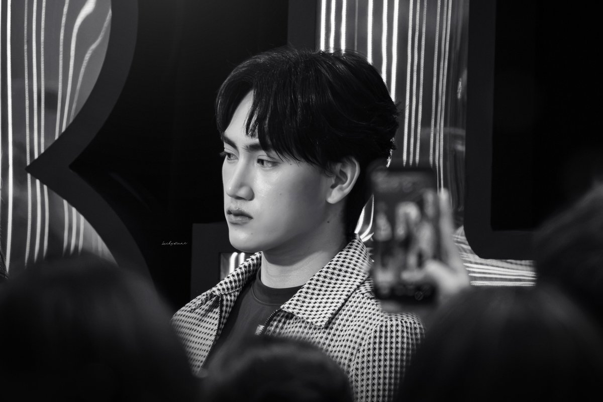 _amisas95's tweet photo. 260916 N’PUNG AT BIFW2026 PRESS - 5 🍞👜
: the heart is quite amazing,  through dark nights, we keep overcoming. 🌌

PUNG AT BIFW26 PRESS

#SiamParagonBIFW2026
#BIFW2026
#pungphirunwat https://t.co/Zk5rHzE8iC