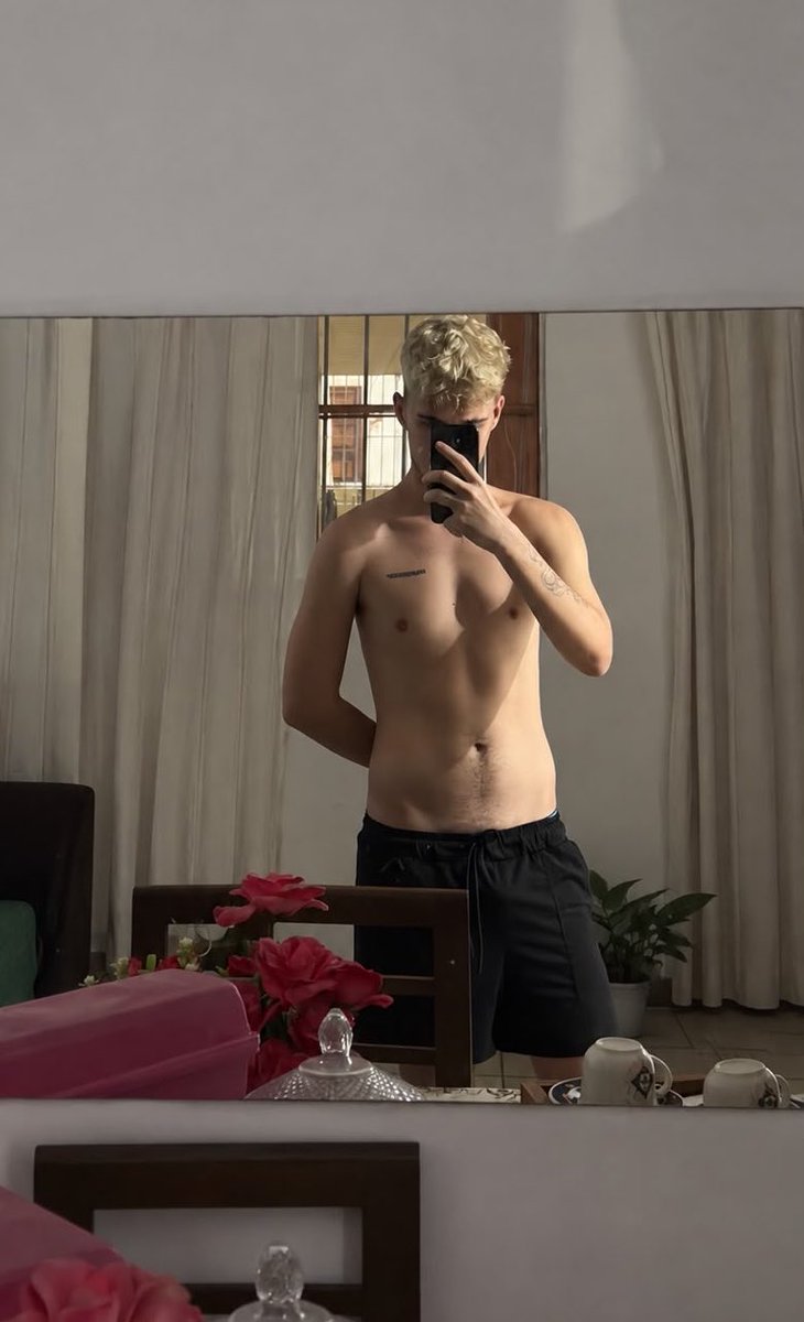 oftbe's tweet photo. eh notei que to com corpo de marido https://t.co/eaTJT1LbKB