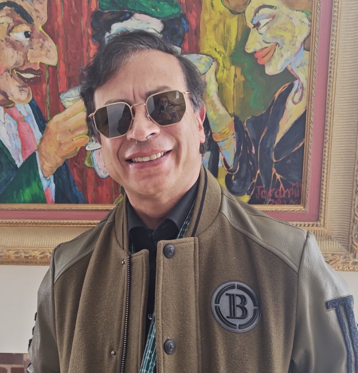 Nelson98616663's tweet photo. @libre_objecion crítica el capitalismo la pura chaqueta que tiene en la foto, 48.000.0000 de pesos, los únicos que viven en la pobreza y la estupidez son los que lo siguen. https://t.co/L6QnFH6Hwo