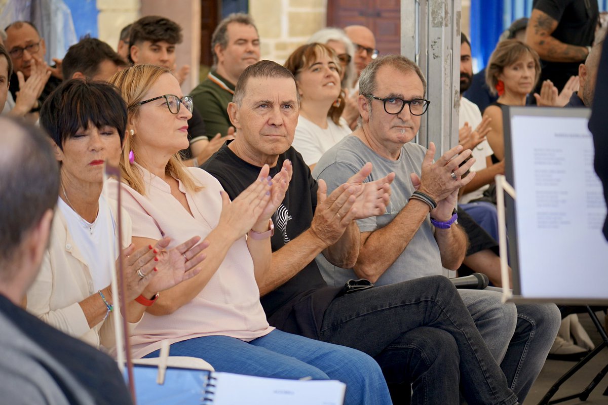 ehbildu's tweet photo. Eusko Alkartasunaren 40. urteurrena ospatu dugu gaur Pasai Donibanen eginiko Alkartasun Egunean.

@ealkartasuna|ren ekarpena ezinbestekoa da ezker subiraniston fronte zabala indartzen jarraitzeko, euskal herritarren bizi baldintzak hobetzeko eta burujabetza osoaren bidean pausoak ematen segitzeko.