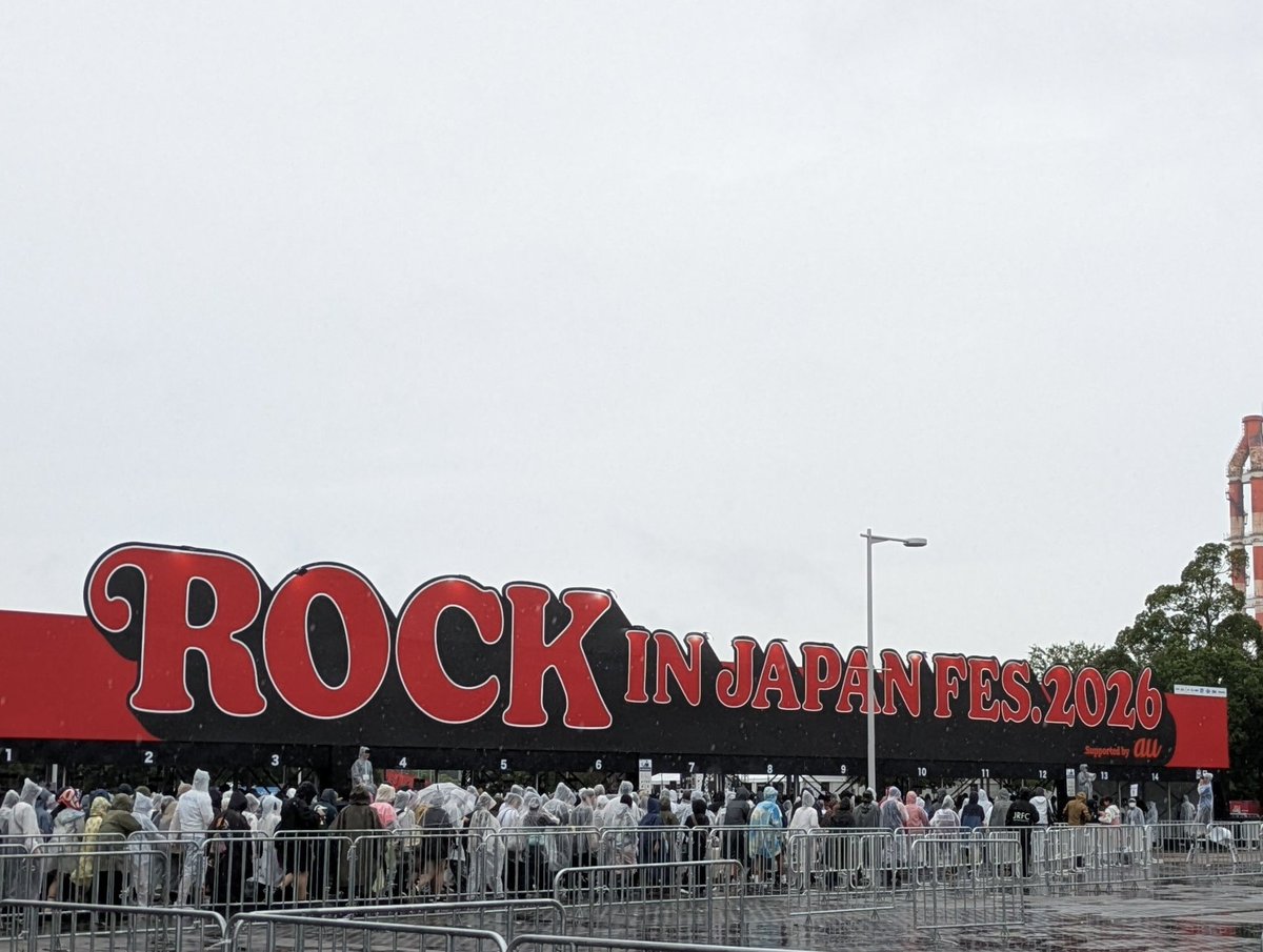 srkponzo0's tweet photo. ロッキンこれしか撮ってなくて滅。いや雨すごすぎて撮れる環境下ではなかった。 https://t.co/FKd8xeGUiT