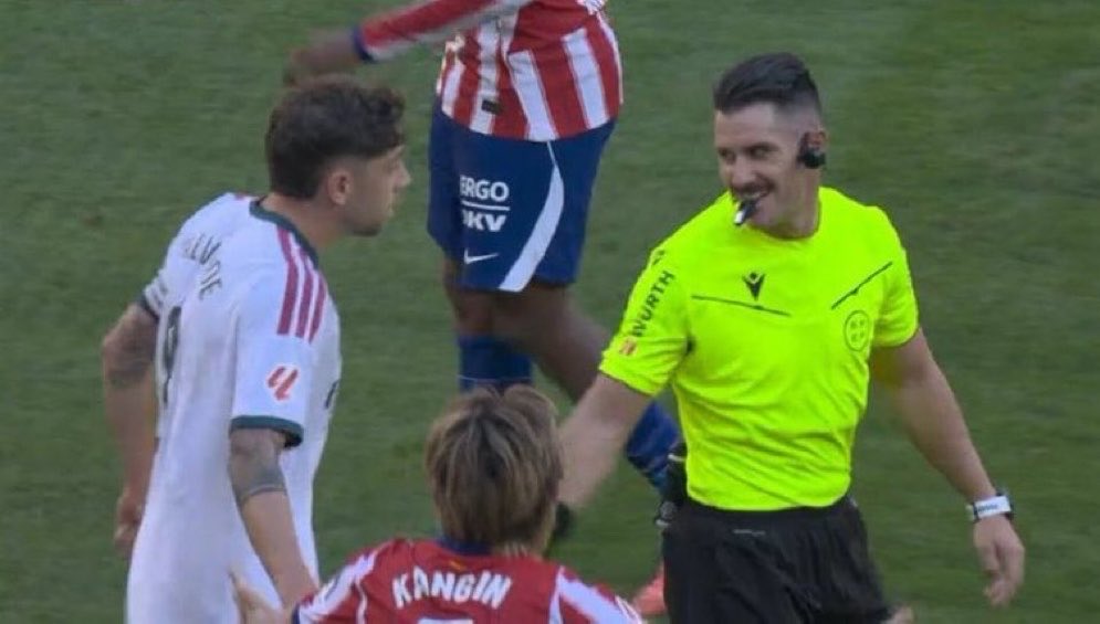 theMadridZone's tweet photo. And he even laughs in your face. https://t.co/gbgPHzMTQd