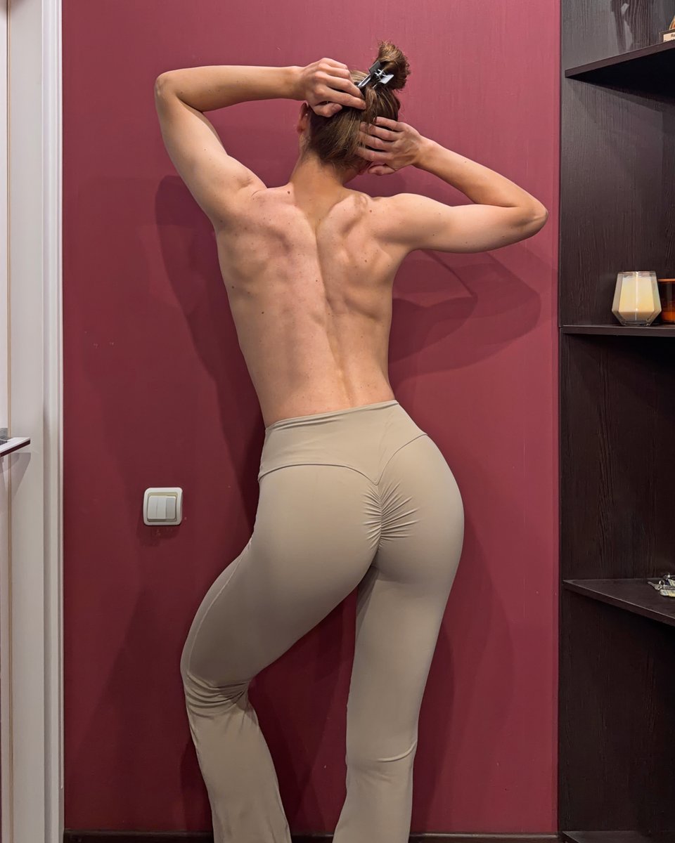 firmflexing's tweet photo. Posterior.
#back #backandbiceps #backandbis #backday #backmuscles #fitback #implied #leggings #myback #strongshoulders https://t.co/mRi3Q4pJV9
