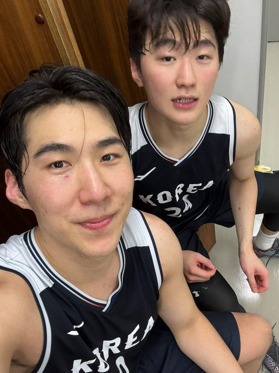 iroiroilo's tweet photo. 철저하게 본인이 잘나온걸로 보낸거 보니 형제가 맞다 https://t.co/59zAZx75h5