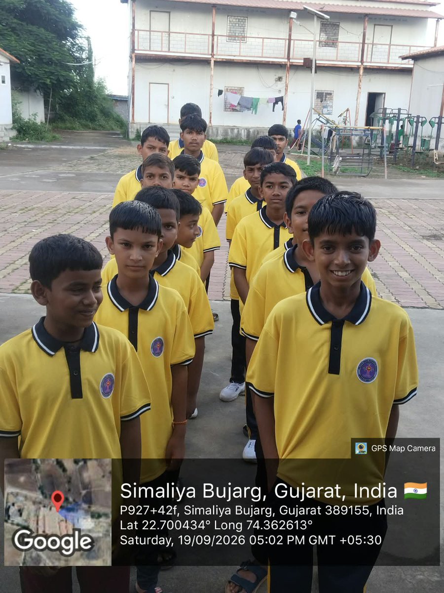 EmrsGarbada's tweet photo. Students at EMRS Garbada ( Dahod) in house dress ..let's empowering students with quality education.... empowering students with nurturing tribal value and preserve own culture... https://t.co/kaJK03hGf1