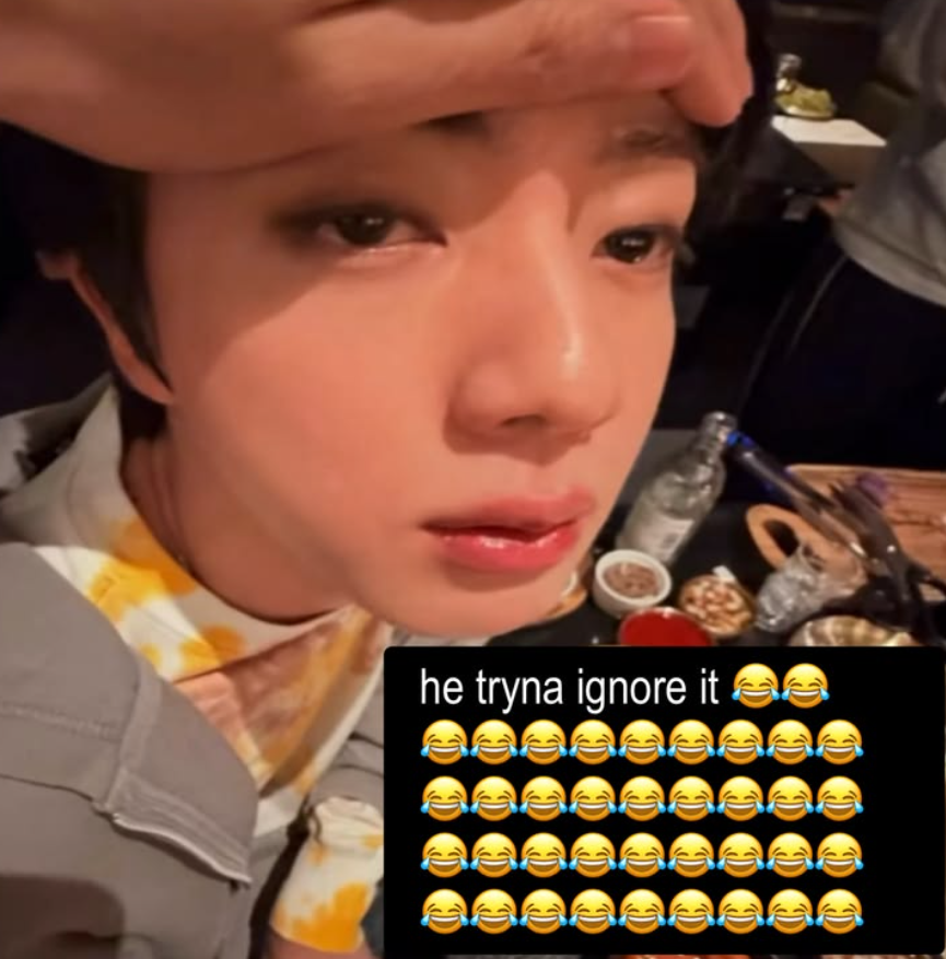 sunflowersnhobi's tweet photo. jin biased army let's hold hands bc he boutta be radio silent until the next concert https://t.co/EeFAekzATO
