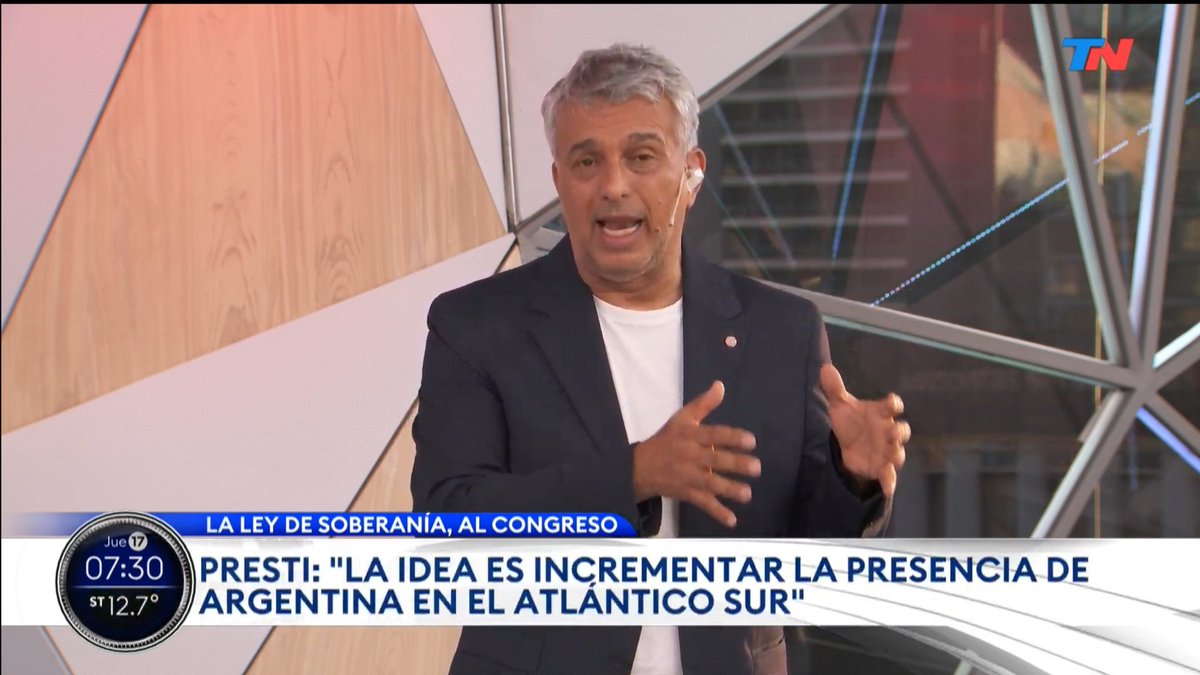 patriota1874's tweet photo. 🗣"Pregunto como ciudadano: despues de derribar una nave británica ✈️🇬🇧 ¿qué sigue, teniendo en cuenta lo que pasó en 1982?"
El zurdo Mario Massaccesi @mariomassaccesi no quiere q @JMilei defienda los recursos maritimos
Cobarde total
#Tempraneros @todonoticias
#MarioMassaccesi https://t.co/f0KxsefbUe