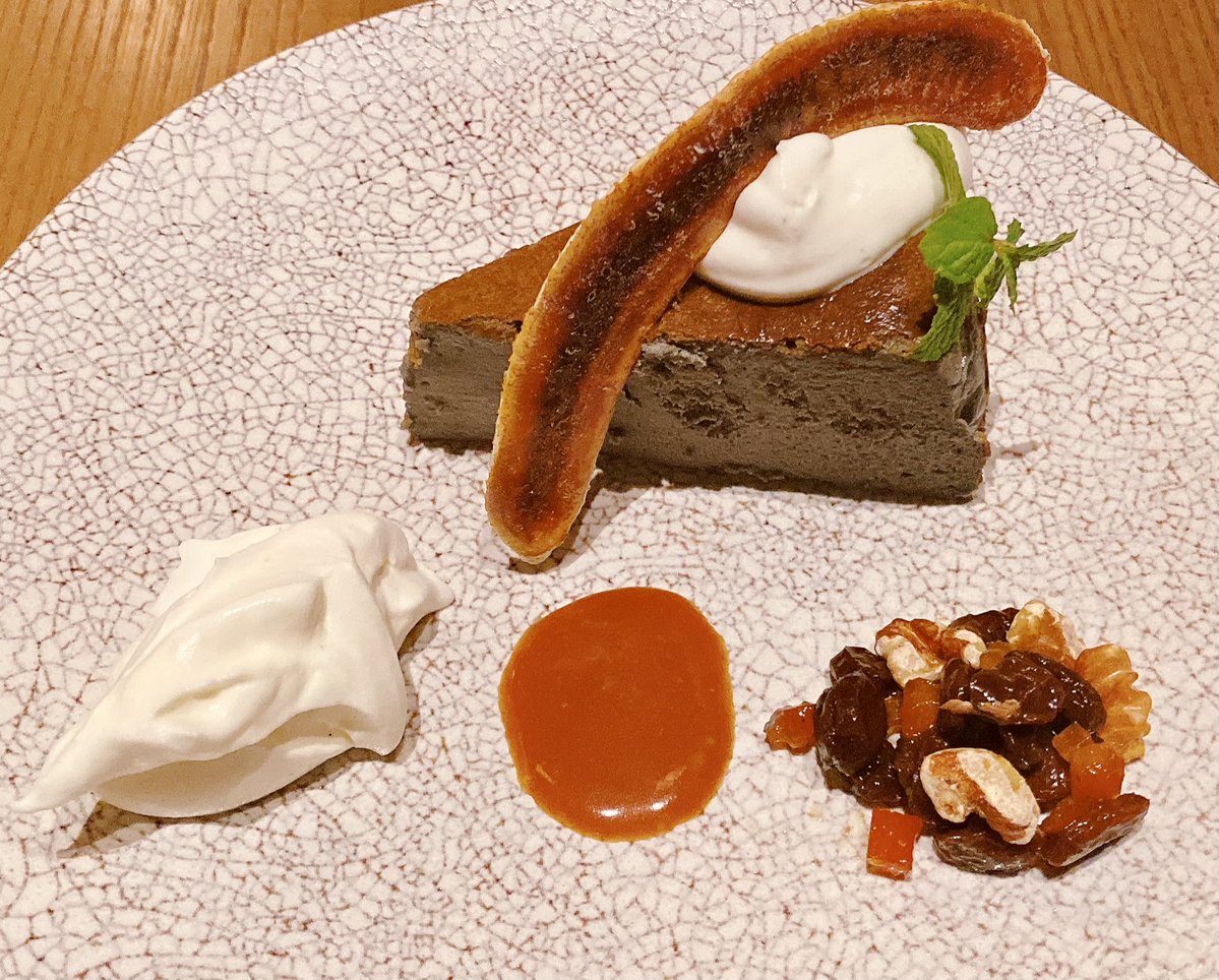 hjshimoiwa's tweet photo. 今日のハコスイーツはSESSiONで黒ごまのバスクチーズケーキ。まるで胡麻豆腐を食べてるかのような濃い味わいと食感が激ウマ。白みそのカラメルソースの甘じょっぱさを加えて昇天

バスクらしさ見当たらない
24時！
#ADAMat
#22時

ADAM at - 「22時 feat. FRONTIER BACKYARD」
https://t.co/qdKHhbEH05 https://t.co/V4vJ7512xX