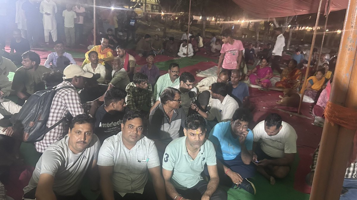 rajpur_santosh's tweet photo. नोएडा में हिंडन पुश्ता पार बसे लोगों का सवाल—बिजली और पानी की सुविधा कब मिलेगी? संबंधित प्रशासनिक विभागों से स्पष्ट जानकारी की अपेक्षा है। #NoidaBijliPaniDo #SukhveerKhalifa @PMOIndia @narendramodi @AmitShah @AmitShahOffice @rajnathsingh @nitin_gadkari @CMOfficeUP @myogiadityanat https://t.co/UbtxjNO65q
