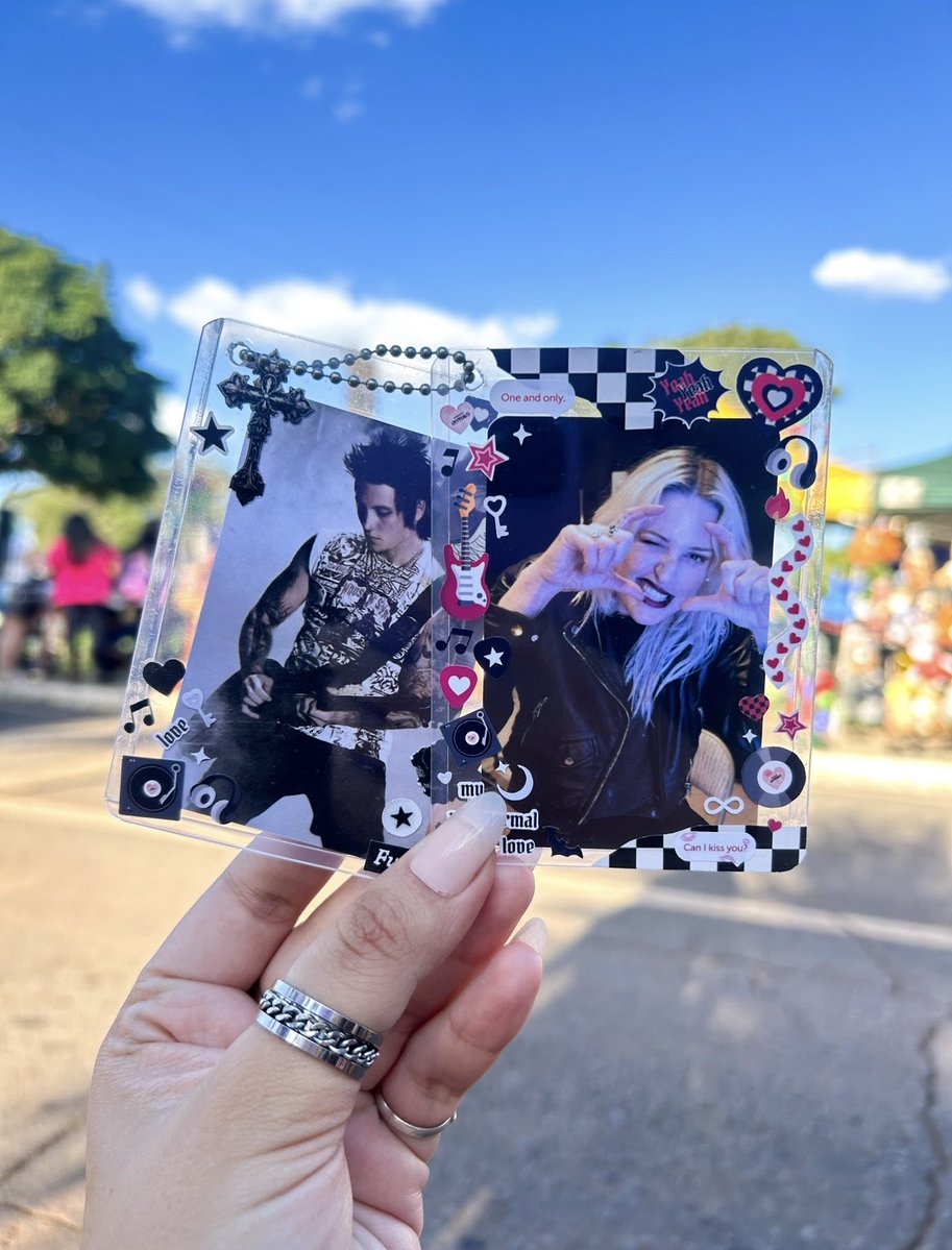 T4KEMEF1RST's tweet photo. e viva a kpopficação do metal!! https://t.co/ujF4GWTINB