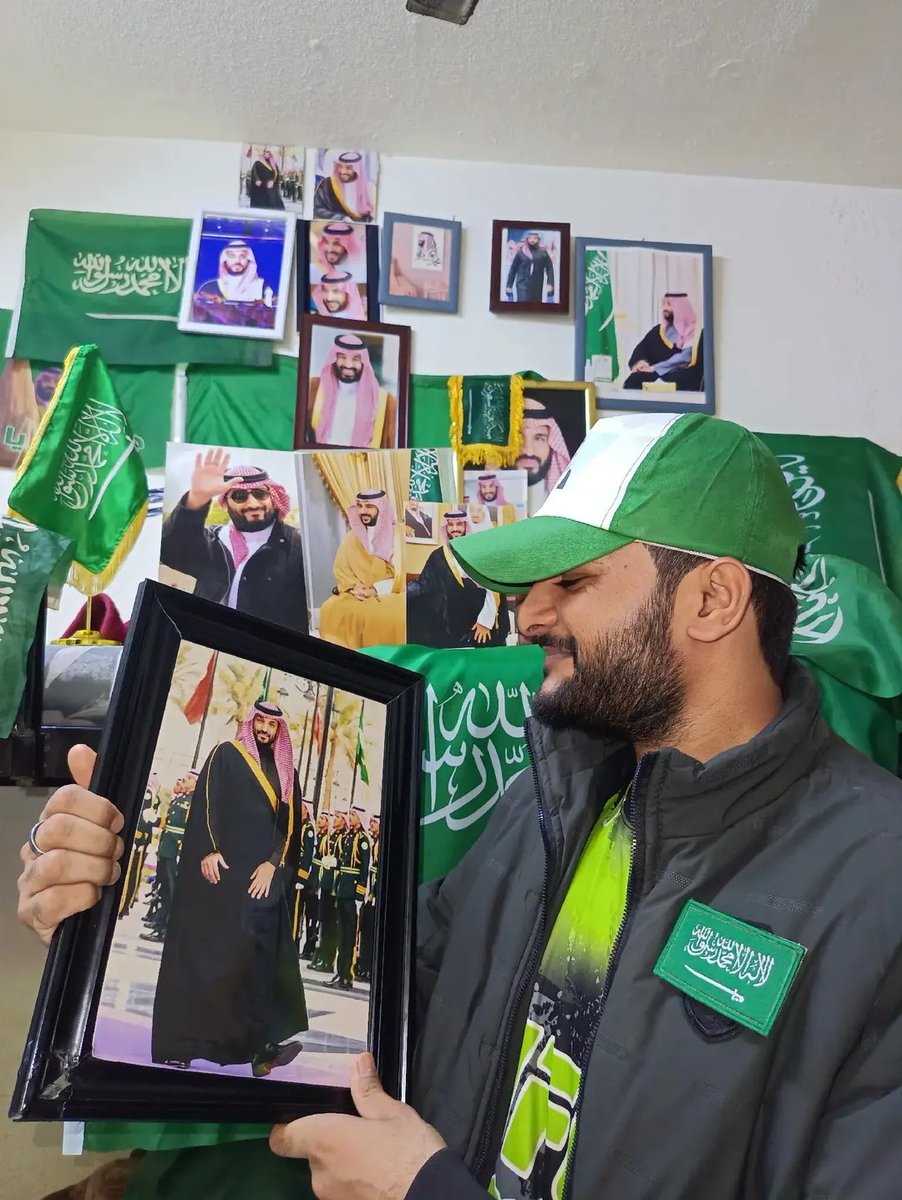 kbsalsaudFAN's tweet photo. رحم الله الإمام المؤسس الملك عبدالعزيز، موحّد البلاد وباني هذا المجد العظيم.
​آل سعود هم ثروتنا وفخرنا ولن نفترق عنهم أبداً. أدام الله ظل قيادتنا المباركة على رؤوسنا، وحفظ الله خادم الحرمين الشريفين الملك سلمان بن عبدالعزيز، وألبسه ثوب الصحة والعافية والعمر المديد.
​تحت راية آل سعود يبقى الوطن شامخاً ورايته خفاقة بالأمن والإزدهار. 🇸🇦⚔️💚
@kbsalsaud
​#الملك_سلمان #الملك_عبدالعزيز
 #السعودية
#الأمير_محمد_بن_سلمان