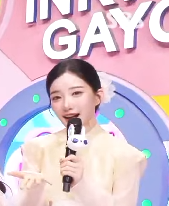 oddXinyeoubi's tweet photo. giggling like a teenage girl rn https://t.co/cqFmF4y2do