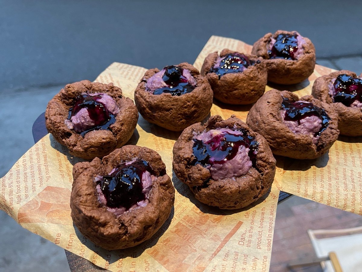 Robbyazhari9's tweet photo. Just pulled the fluffiest lemon blueberry scones out the oven—still warm, oozing with jam, and that perfect crumb texture. Baking small joys one tray at a time! https://t.co/BTfCJNjr6D