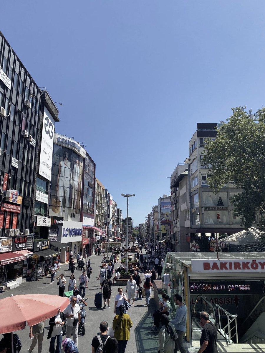 felixhox's tweet photo. dünyanın en 2000lerde kalmış gibi hissettiren yeri. diğer de şirinevler https://t.co/85N9RuyZsA