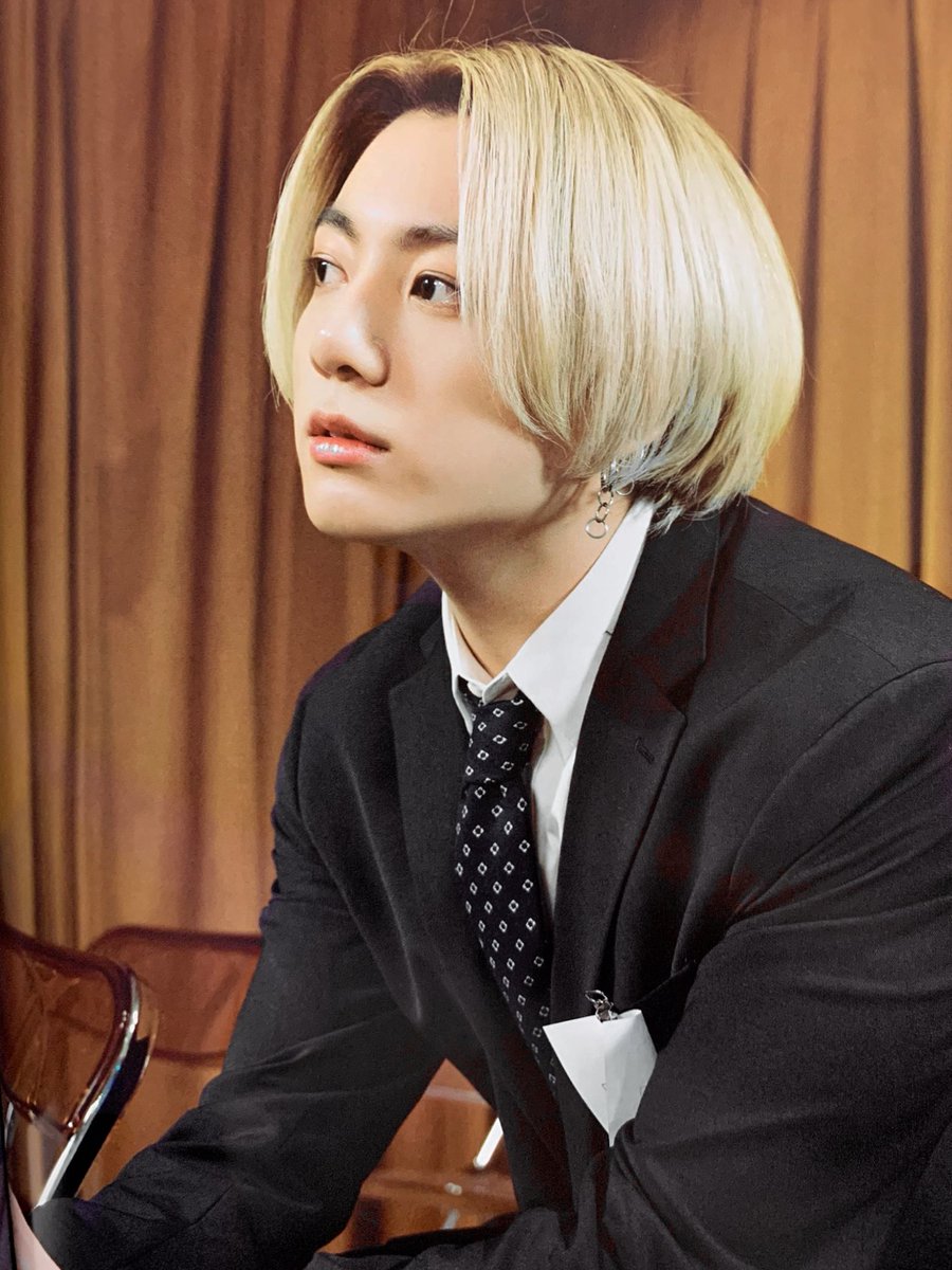 jeontojii's tweet photo. they straightened the FUCK out of his hair 😭 https://t.co/BAsQsB40LD