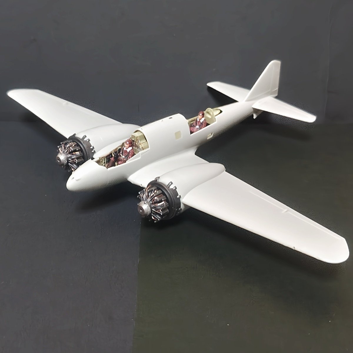 watapapa45's tweet photo. タミヤ1/48の百式司偵Ⅲ型改造防空戦闘機を作っています。
全・後席のパイピング等をして、金星エンジンもパイピングしてみました・・・組み立てると殆ど見えなくなりますがぁ(汗)😅 https://t.co/d2YhskoP5s