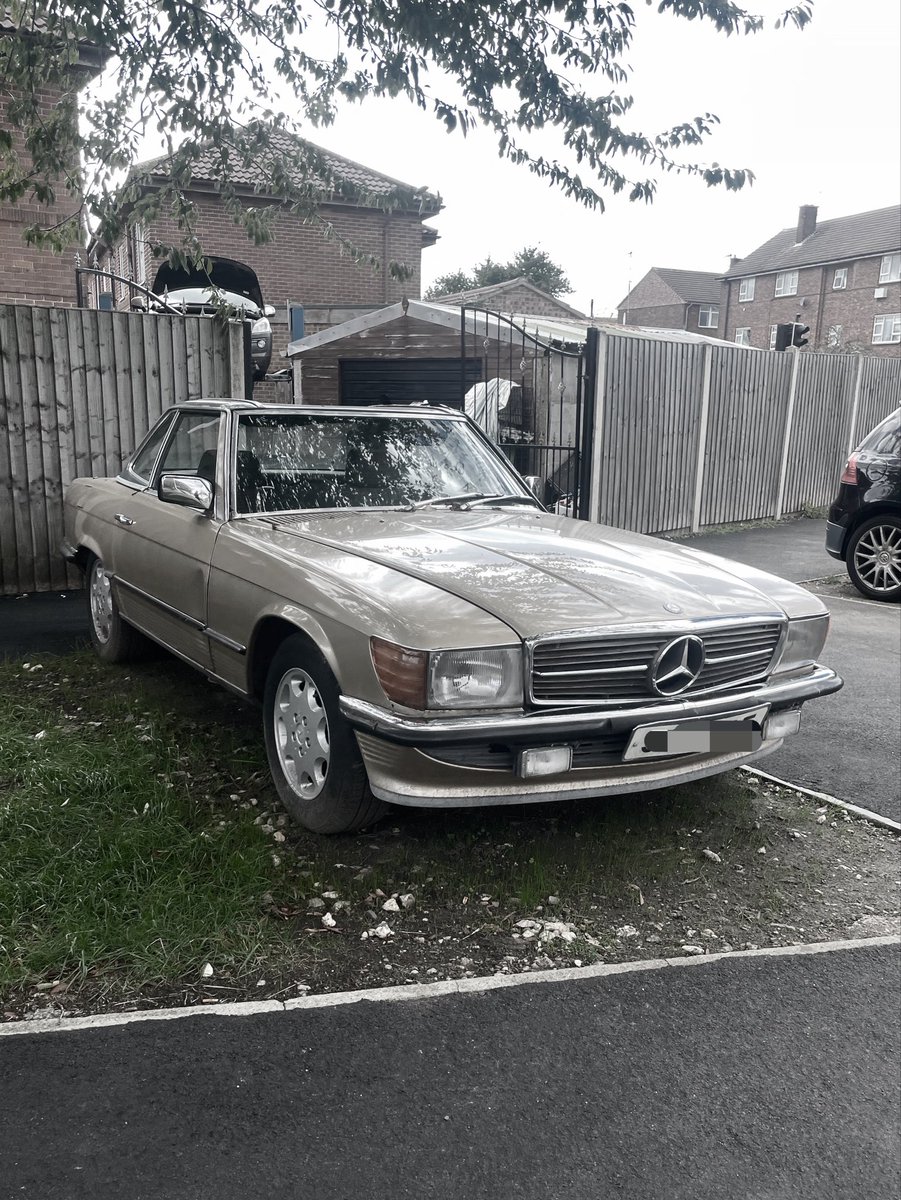 VileDefleshing's tweet photo. Car spotting. I know mx5 aren’t rare to see but I hope to own one for some time, especially with pops https://t.co/84g2caGt5k