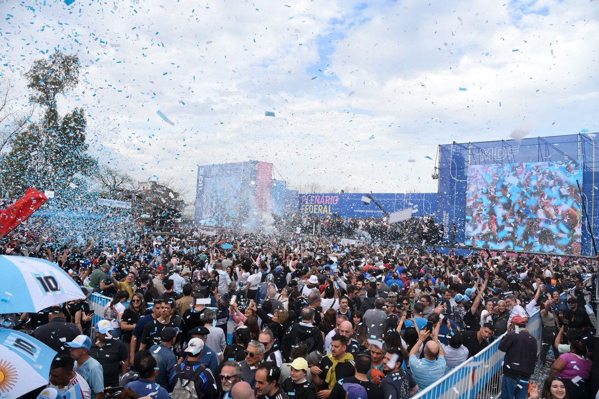 Plenarionyp's tweet photo. Así fue el multitudinario cierre del Plenario Federal @movimientodaf, organizar la esperanza 🇦🇷 https://t.co/BTRw1fWjQl