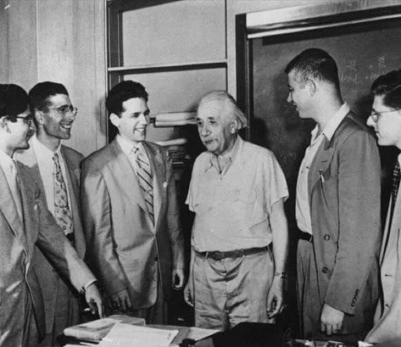 PhysInHistory's tweet photo. When Einstein gave lectures at U.S. universities, the recurring question that students asked him most was:

- Do you believe in God?

And he always answered:
- I believe in the God of Spinoza. https://t.co/yUziZPvQAa