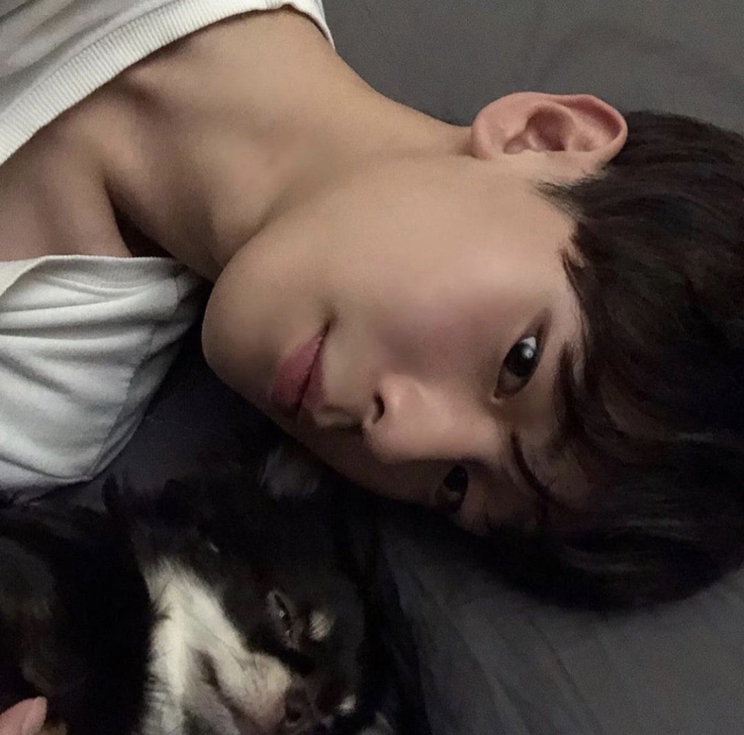 5umvv's tweet photo. 사진보니까 오크에서 연기 그만둔 애 찾아서 캐스팅한 이유를 알겠다.. 발견하자마자 걍 천상 벨드수란 생각했을듯 https://t.co/dZak7DwCsM