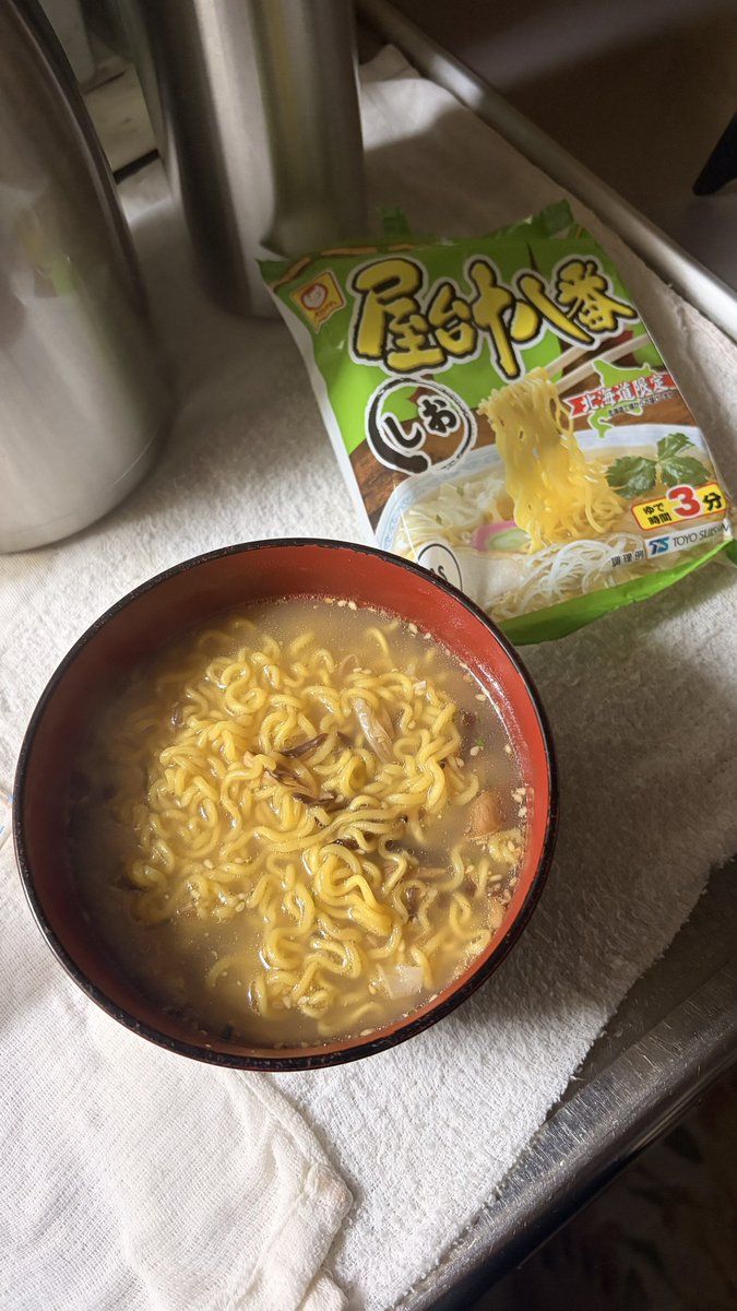 clits_'s tweet photo. これは実家暮らし無職の夜食
屋台十八番のしお味ですん🍜🐿️ﾘｽﾔｼｮｸ https://t.co/MKkvC4zCYk