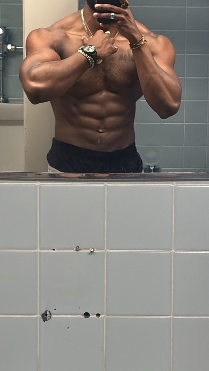 chrisskillz84's tweet photo. Side Delts Arms And Abs https://t.co/jMfQm4801p
