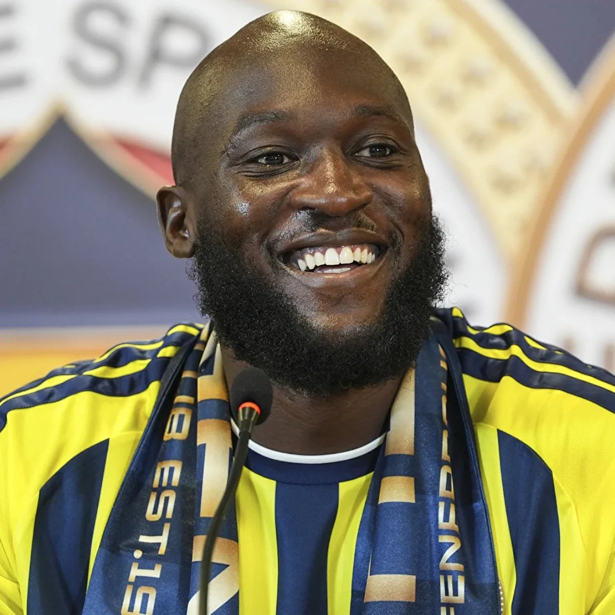 TheHennessy_'s tweet photo. Şu an Fenerbahçe'deki en çöp futbolcu 👇 

#FBvEYP https://t.co/xUv5IUFp0O