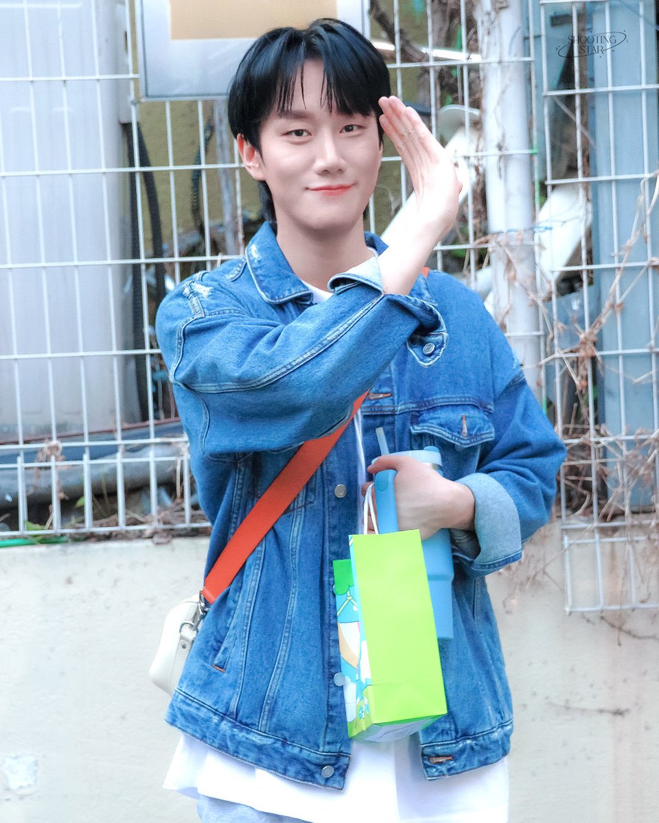 ststarcharl's tweet photo. 260513 6시퇴근 #김찰리 

공장장🍫 보고싶다고 
131번째 외치는 중 (⸝⸝⸝o̴̶̷̥᷄ - o̴̶̷̥᷅⸝⸝⸝) https://t.co/JCDPTLN65v