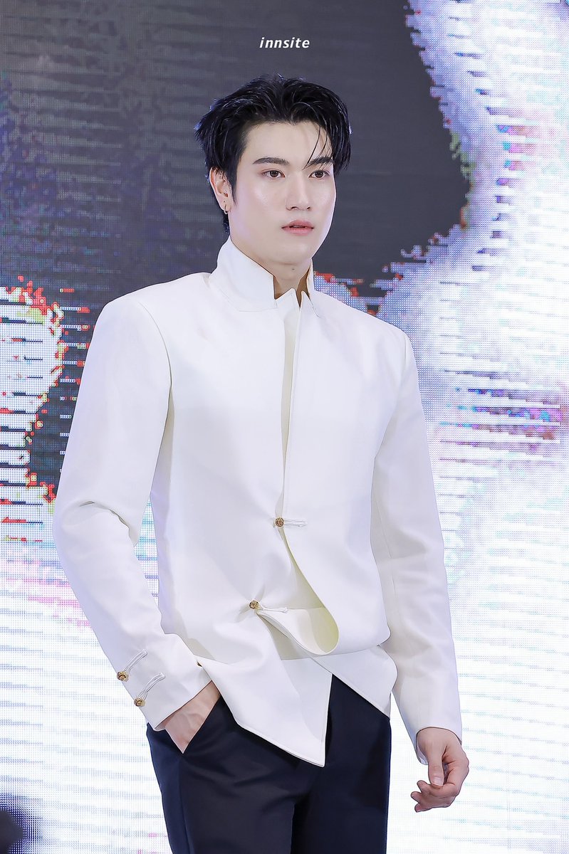 innsite97's tweet photo. สุดหล่อมาแล้วครับโผมมมมมมม 🤔

#innjkrsn
#InnFansigninShanghai https://t.co/2FiB4UMwi7