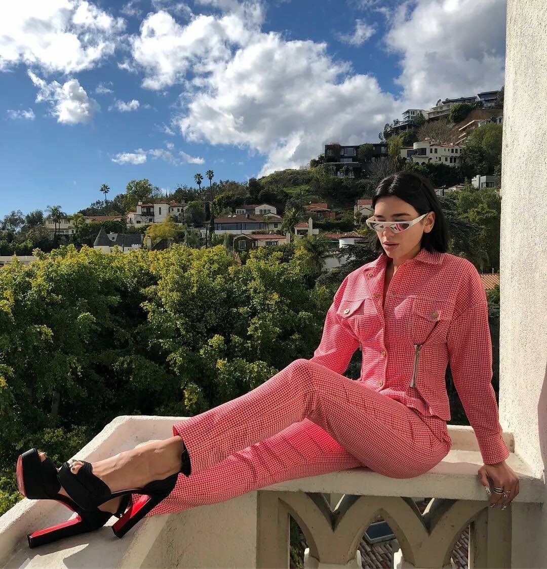 Duai22's tweet photo. Dua Lipa always on holiday https://t.co/smiXjidycp