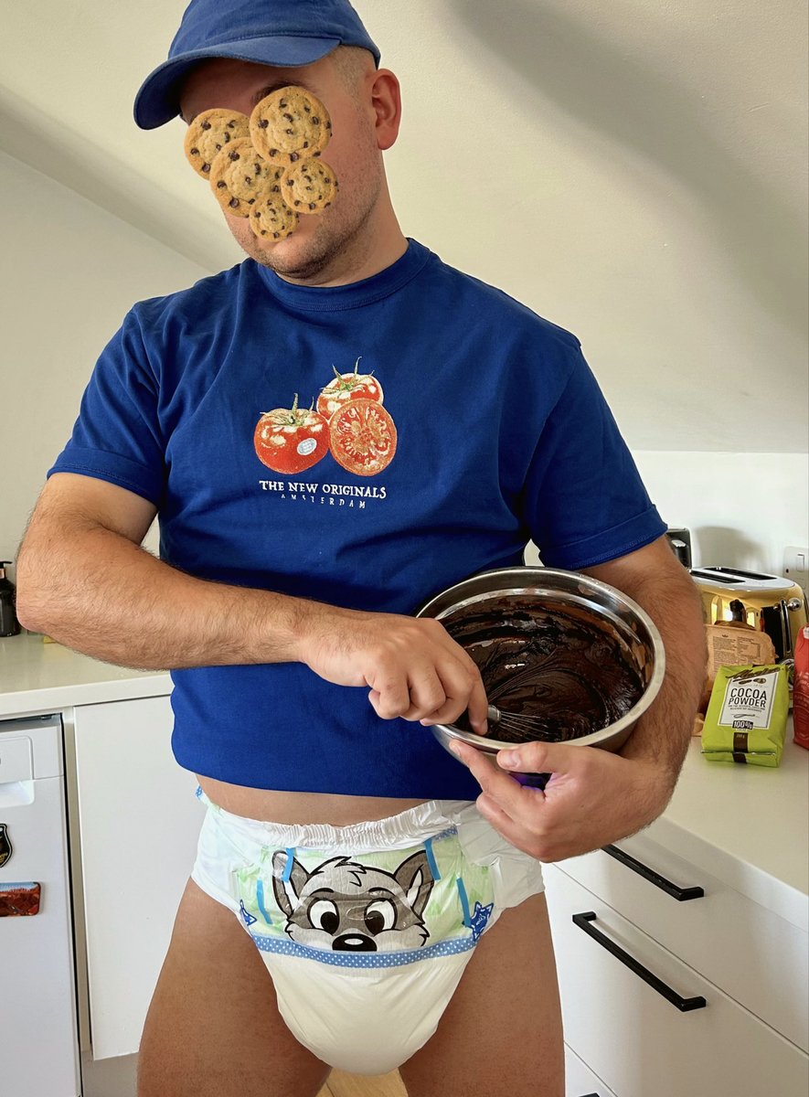 Chickendippz's tweet photo. Trusted with the oven, still not trusted with big boy pants. https://t.co/3WaK6wkSfE