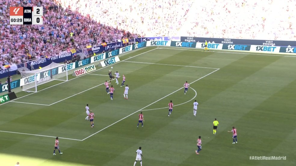 TouchlineX's tweet photo. 📸 - Denzel Dumfries is TOTALLY CLUELESS!

He tried to score a flying header while leaving 60 metres of free space behind him which almost lead to the 3-0. https://t.co/4iidywgZEA