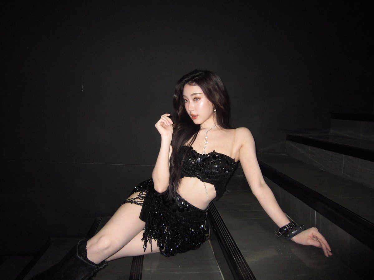 aheyekrn's tweet photo. คิดถึงเพื่อนเพื่อนฟอร์อายแล้วอ้ะ ไว้เจอกันอีกบ่อย ๆ เลยน้า วันนี้สนุกมาก !🖤🖤👊
#LonelyLoundfest2x4EVE https://t.co/oA1eQf5Bix