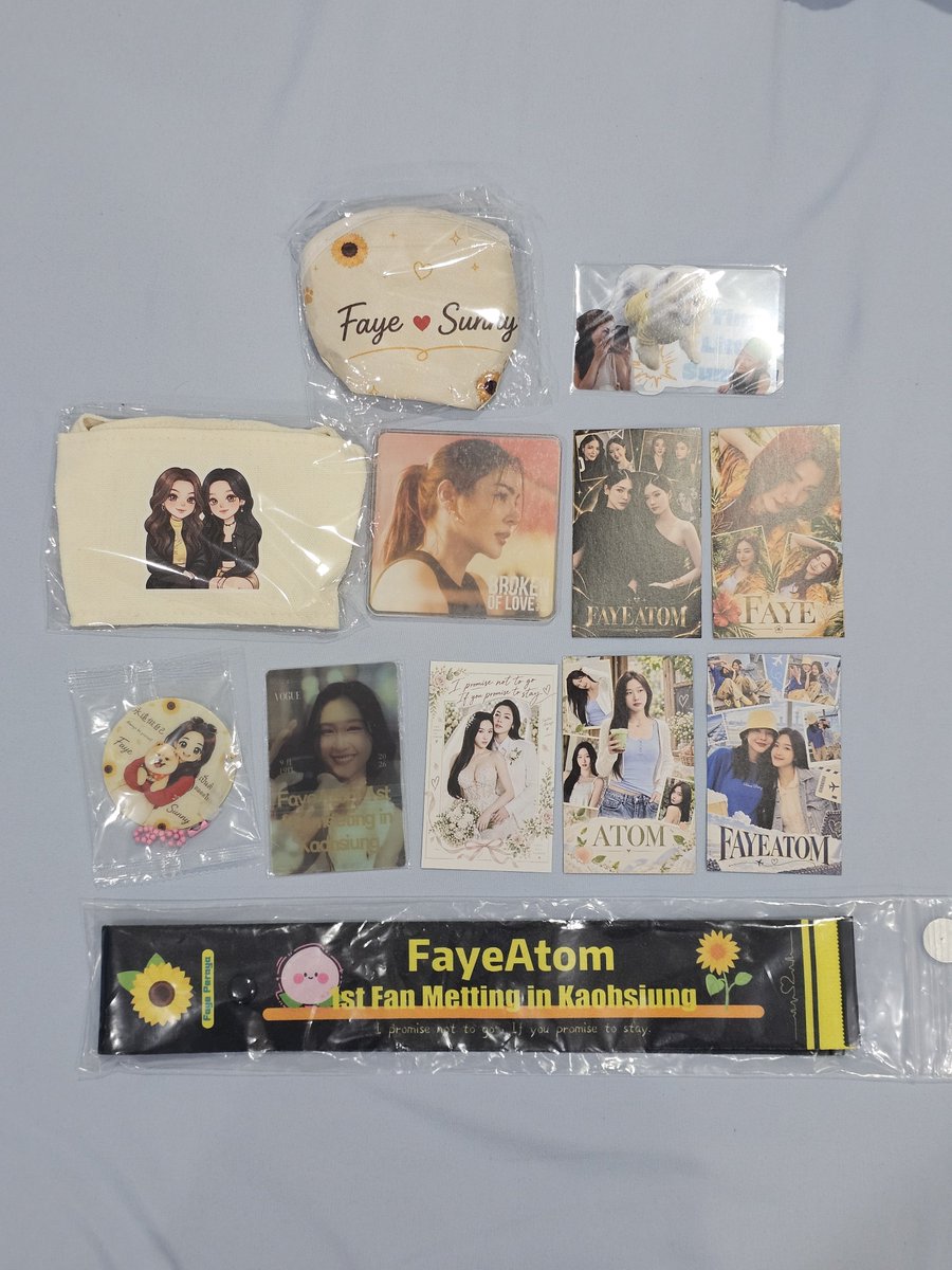 xmvlk's tweet photo. 先感謝Fayemily給予的應援品！
第一次參加Faye&amp;Atom 的見面會就收到這麼多精美又實用的應援品 https://t.co/gXrYShvVXN