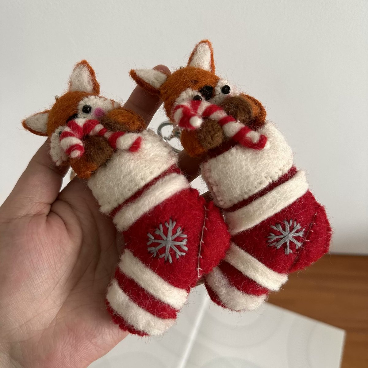 HaileyLoge90k1's tweet photo. Hoy creamos llaveros de fieltro con formas de animales! Super fáciles y tiernos para regalar o decorar tu mochila.  #ManualidadesCaseras， https://t.co/dX3zBn2jB9