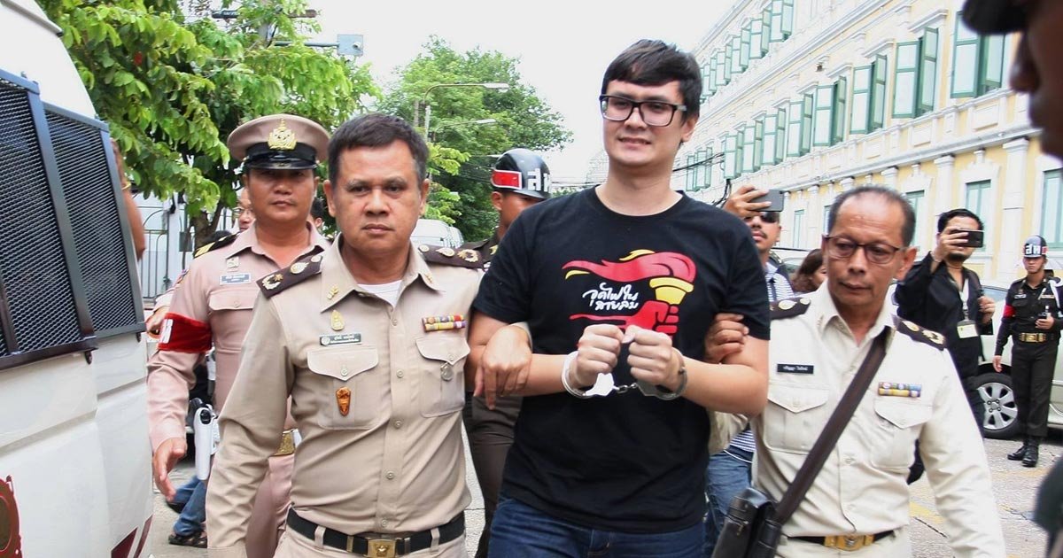 scopi_no's tweet photo. กุสงสารโรม โดนนางแบกหาว่า เป็นสลิ่ม ไม่เคยสู้อะไร  อห. ภาพเต็ม Google ขนาดนั้น นี่ใครว่ะ ไม่ใช่โรมเหรอ เรื่องนี้เค้าออกจะดัง 

เข้าใจว่า นอนดูการ์ตูนช่อง 9 โตมาก็แดงนมผง ไม่ทันเหตุการณ์สำคัญ การเมืองไทย https://t.co/6dcoWveEIY