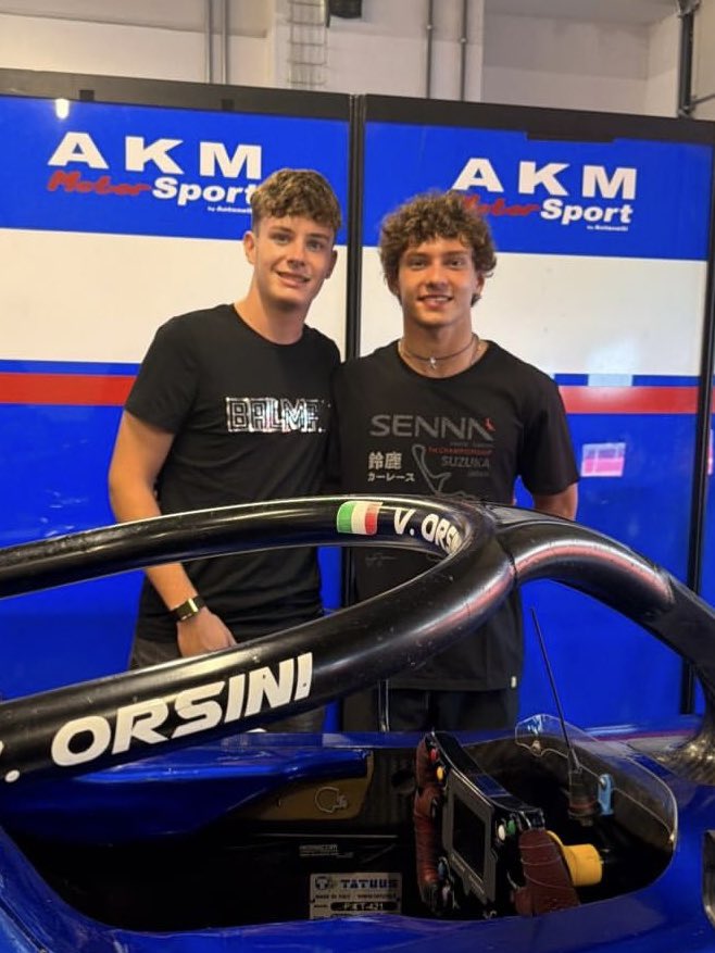 aka_archives's tweet photo. people literally spent DAYS arguing about Kimi wearing a helmet to pay tribute to Senna, and here he is today casually showing up in yet another Senna shirt to watch F4 🤷🏻‍♀️ https://t.co/NgK7X9ubNn