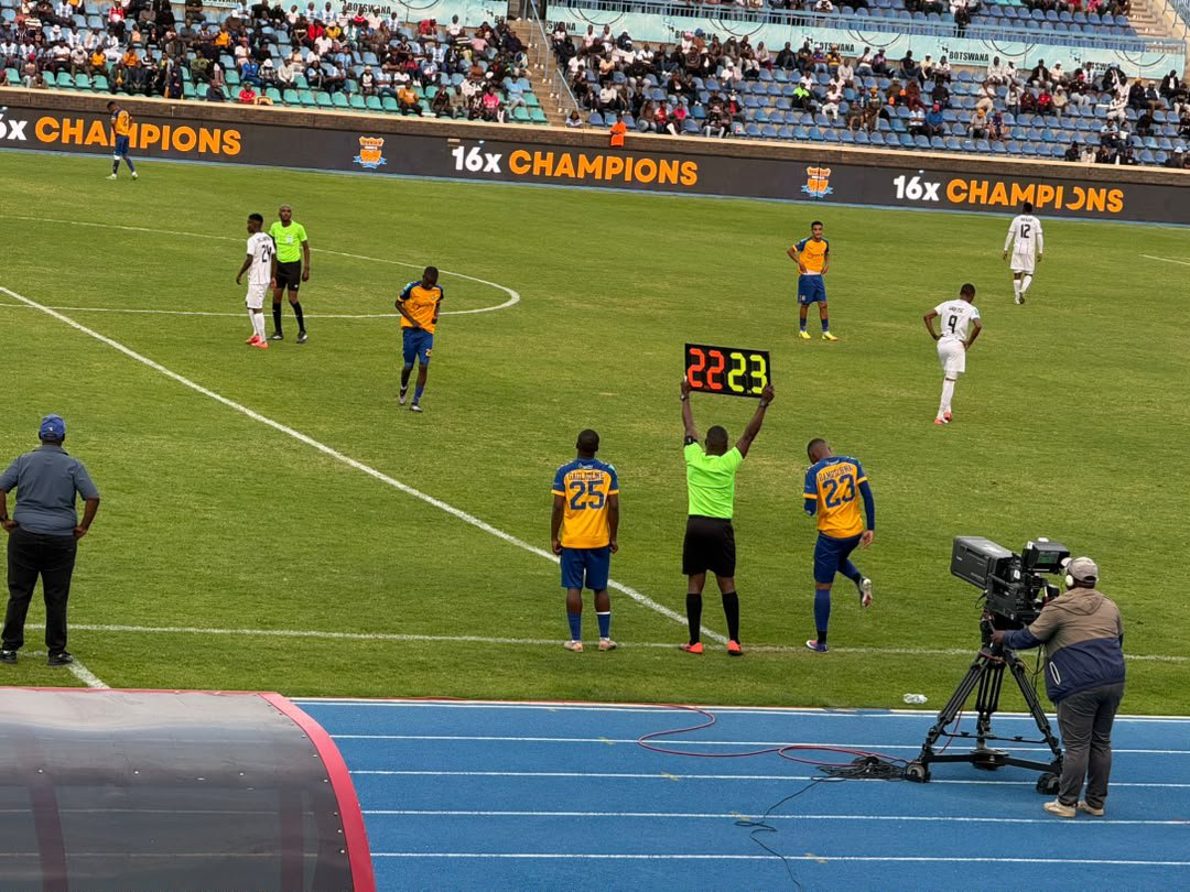 KillerpassBOTS's tweet photo. #FNBPREM Latest: 74’ #KillerPass
Township Rollers 1-0 Extension Gunners
Marcel Papama ||
Subs (Rollers)
Obakeng Ramotlhwa & Clifford Gaolalwe comes in for Bakang Seboko & Phomolo Moahi as they try to protect their lead and absorb pressure from the 1 man down Gunners side. https://t.co/69ZdeqRh4Z
