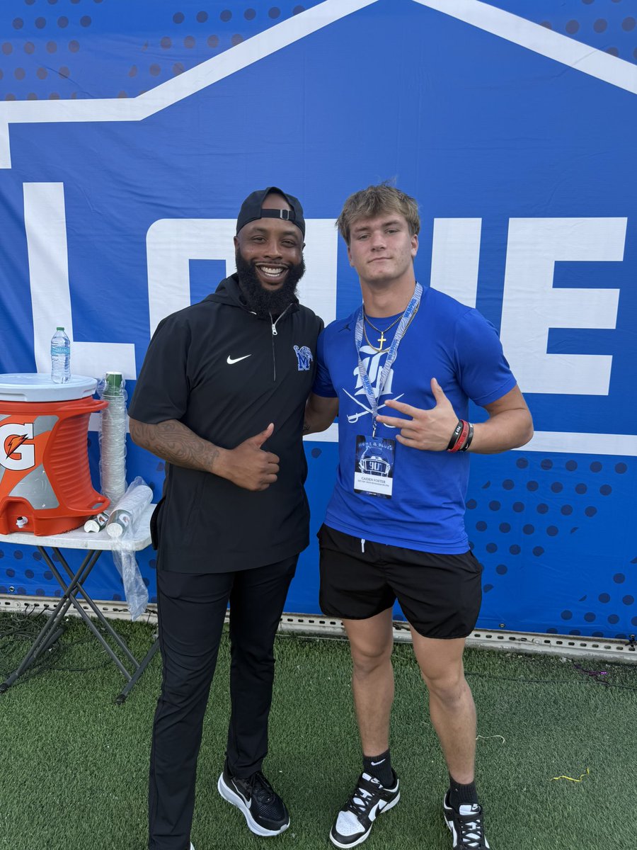caiden_foster's tweet photo. Had a great visit with @MemphisFB. Thank you @DBowman901 for the invite! Can’t wait to continue conversations about the future!! @MemphisFBRec @CoachTimDuffie @coachsauce__ @CoachHuff @BBSfootball @cfantastic0101 @Coach_CJ_Forte @dcduder1 @AdariusBowman @TnVarsity @PrepRedzoneTN https://t.co/SdySnnOWI0