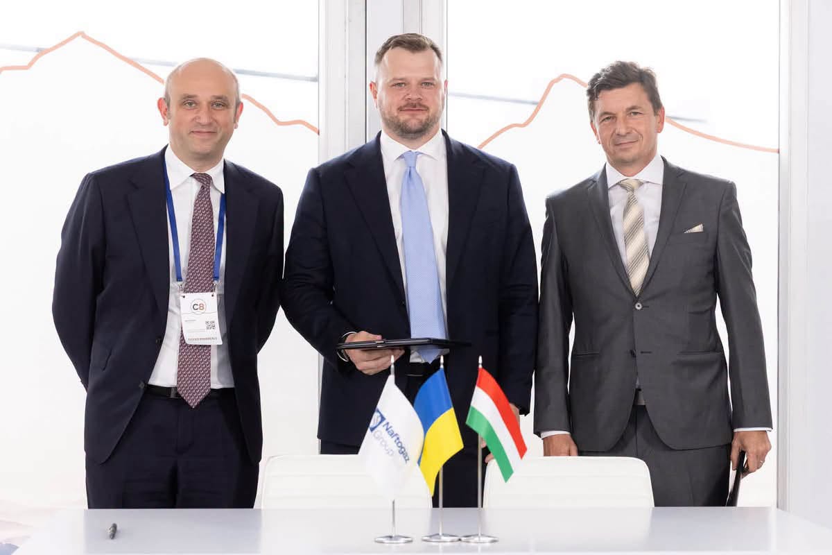 JuditJanosne's tweet photo. Az energiajogász!!

ELKÉPESZTŐ: üzemanyag-tárolót építünk Ukrajnának. A Naftogaz és a Mol olyan Magyarország területén létesítendő új üzemanyagtárolók építéséről írt alá megállapodást, amelyekből Ukrajnát látják majd el.😡😡😡 https://t.co/OfovqqmYff