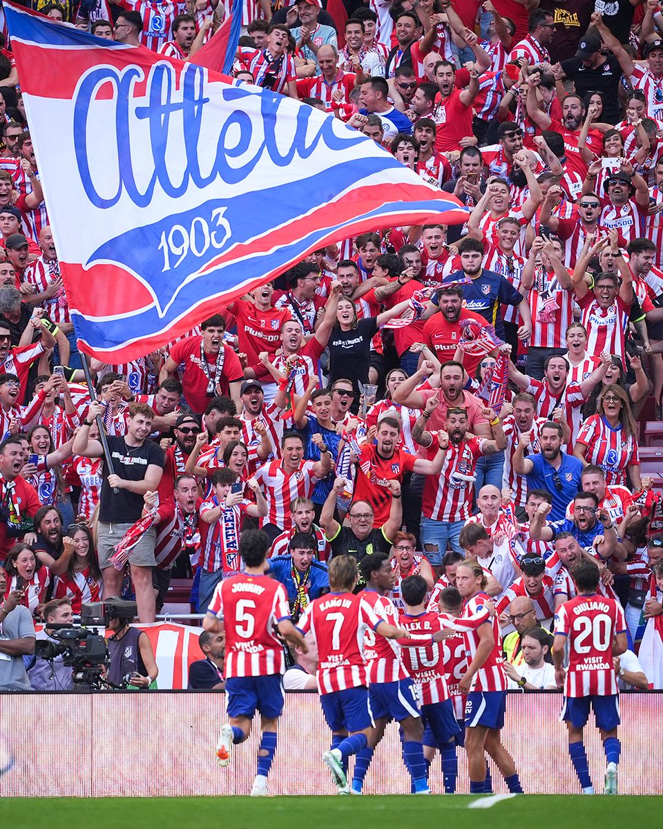 brfootball's tweet photo. 50’—Huijsen sent off
53’—Grimaldo pen makes it 1-0
59’—David makes it 2-0

Atleti are steaming ahead in the Madrid derby 🔴⚪ https://t.co/tlJP4Avo1J