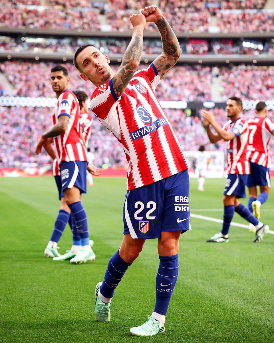 brfootball's tweet photo. 50’—Huijsen sent off
53’—Grimaldo pen makes it 1-0
59’—David makes it 2-0

Atleti are steaming ahead in the Madrid derby 🔴⚪ https://t.co/tlJP4Avo1J