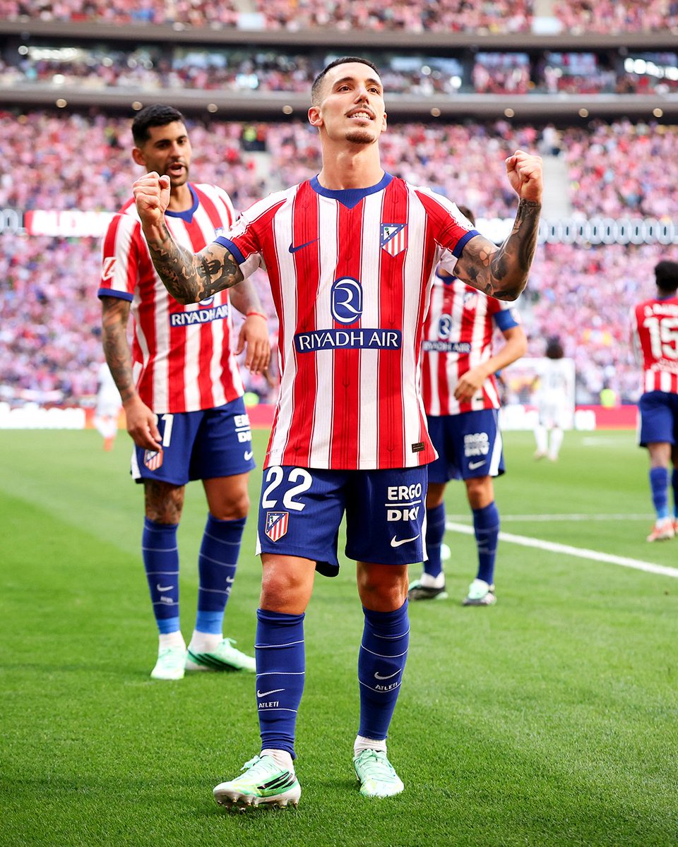 brfootball's tweet photo. 50’—Huijsen sent off
53’—Grimaldo pen makes it 1-0
59’—David makes it 2-0

Atleti are steaming ahead in the Madrid derby 🔴⚪ https://t.co/tlJP4Avo1J